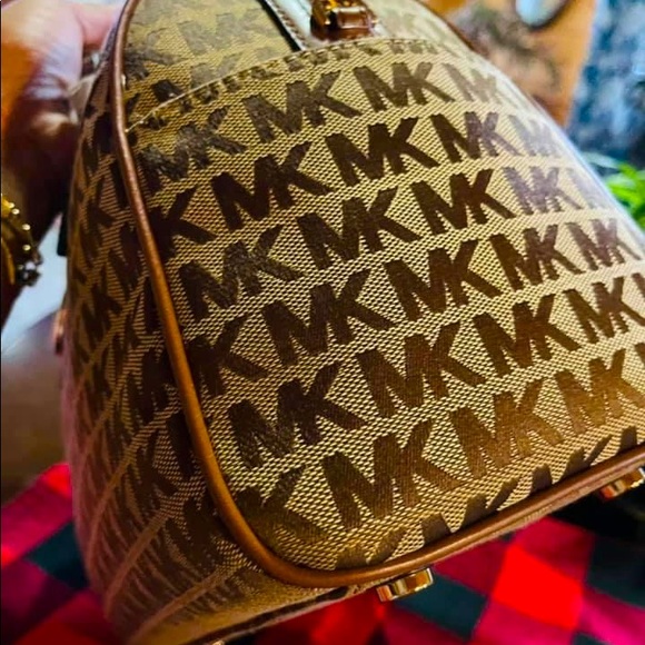 MK 2 way bag Brandnew - Picture 2 of 3